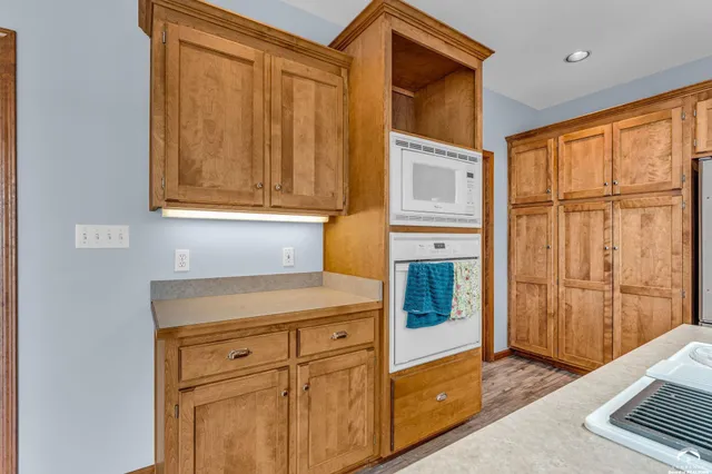 $598,000 | 987 North 640 Road, Baldwin City, KS 66006