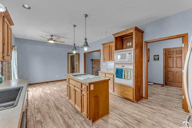 $598,000 | 987 North 640 Road, Baldwin City, KS 66006