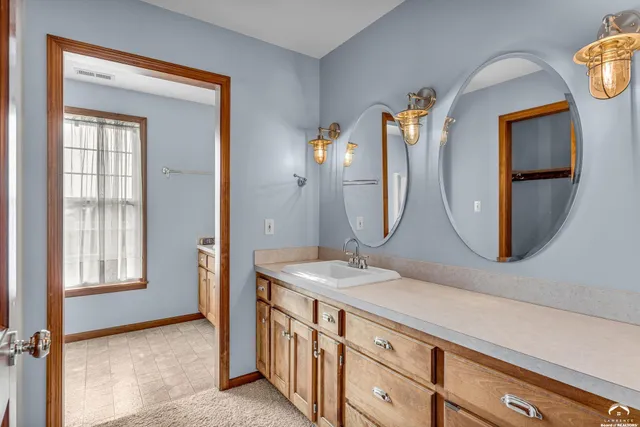 $598,000 | 987 North 640 Road, Baldwin City, KS 66006