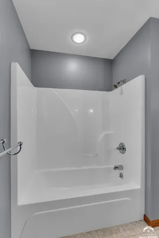 $598,000 | 987 North 640 Road, Baldwin City, KS 66006