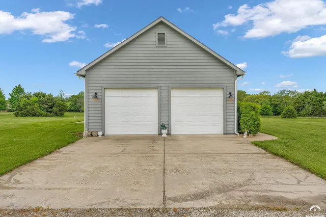 $598,000 | 987 North 640 Road, Baldwin City, KS 66006