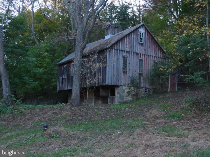 19234 Falls Road Hampstead, MD 21074 - Photo 4 of 11 a view of a small house