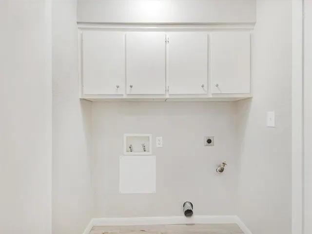 a view of a pathway with a back yard