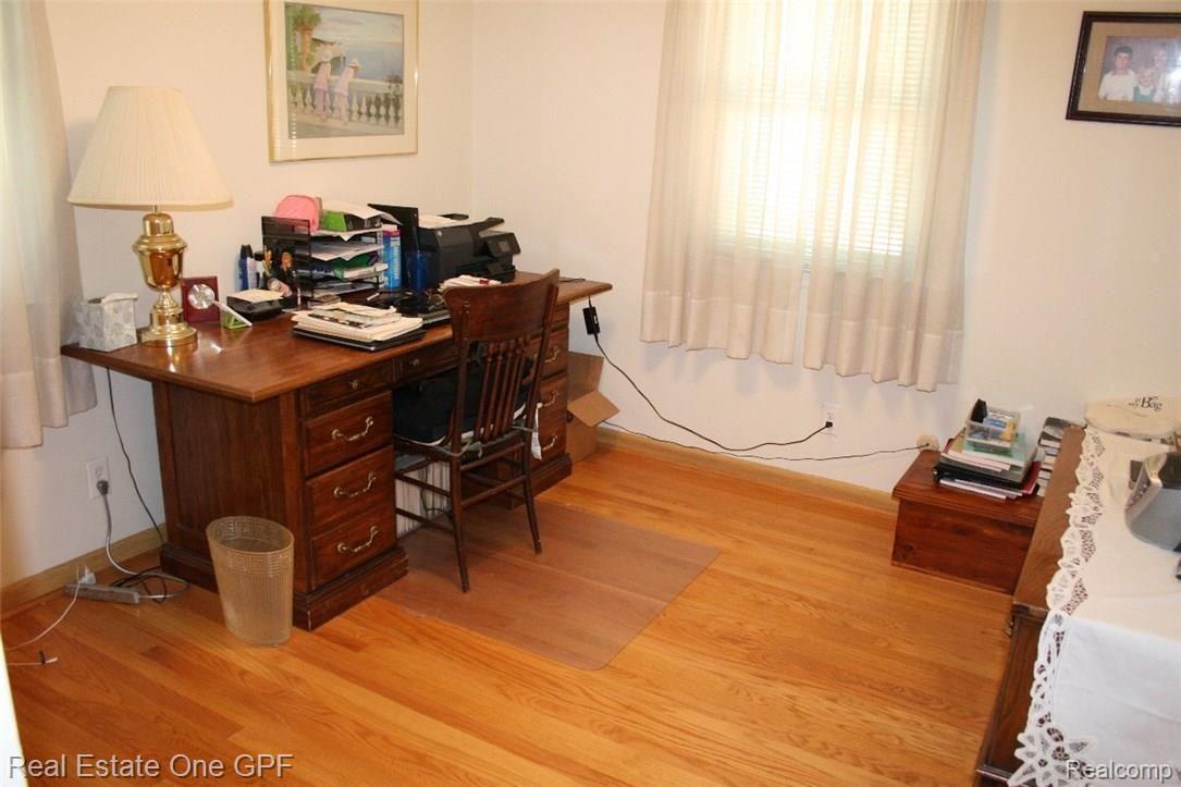 1992 Prestwick Road Grosse Pointe, MI 48236 - Photo 21 of 27 21 IMG_3070.JPG
