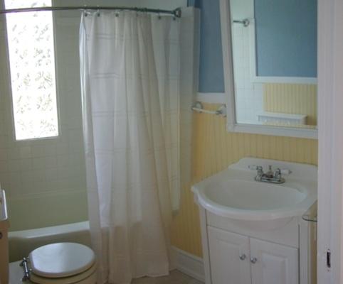 1908 Langdon Road Southwest Roanoke, VA 24015 - Photo 3 of 5 Bath
