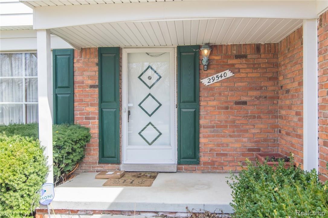 29540 North Rutherland Street Southfield, MI 48076 - Photo 3 of 49 DSC_2796.jpg