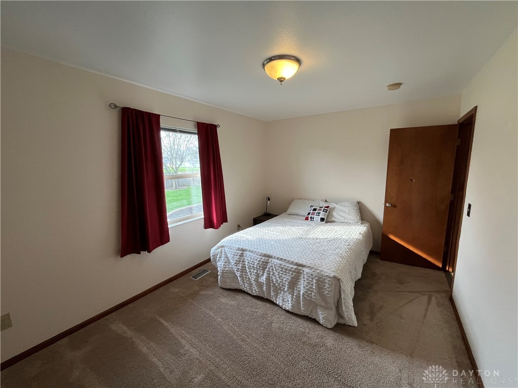 5585 West Ridgewood Road Springfield, OH 45502 - Photo 17 of 29 Gallery Image 17