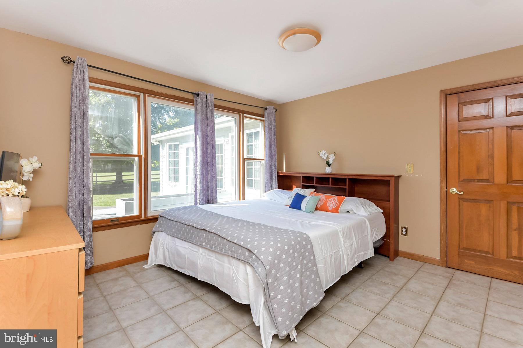 467 Gordon Road Robbinsville, NJ 08691 - Photo 18 of 41 a bedroom with a bed and a large window