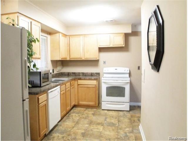 5180 Franklin Road Bloomfield Hills, MI 48302 - Photo 5 of 11 KITCHEN.jpg
