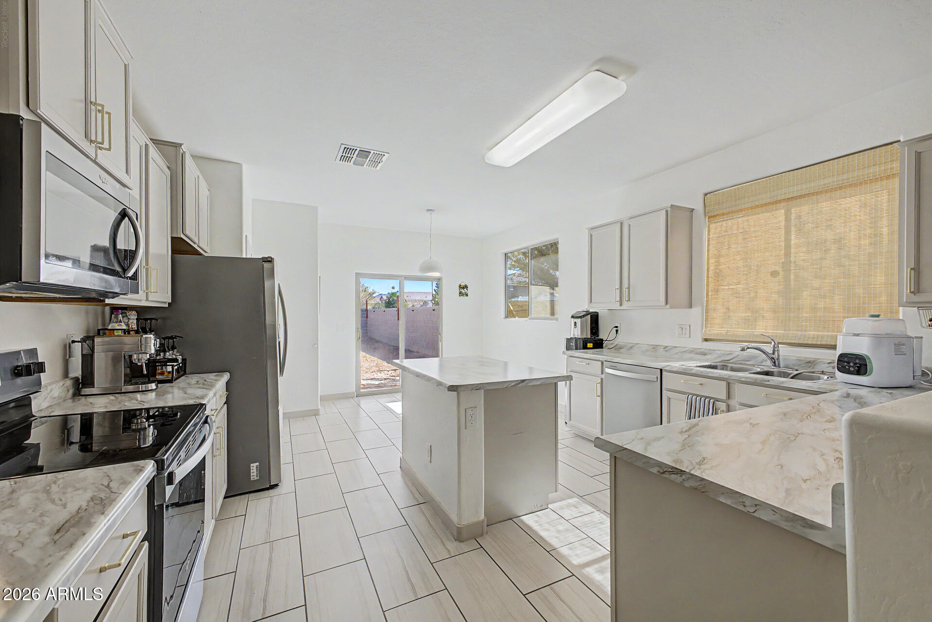 10445 West Cordes Road Tolleson, AZ 85353 - Photo 7 of 26