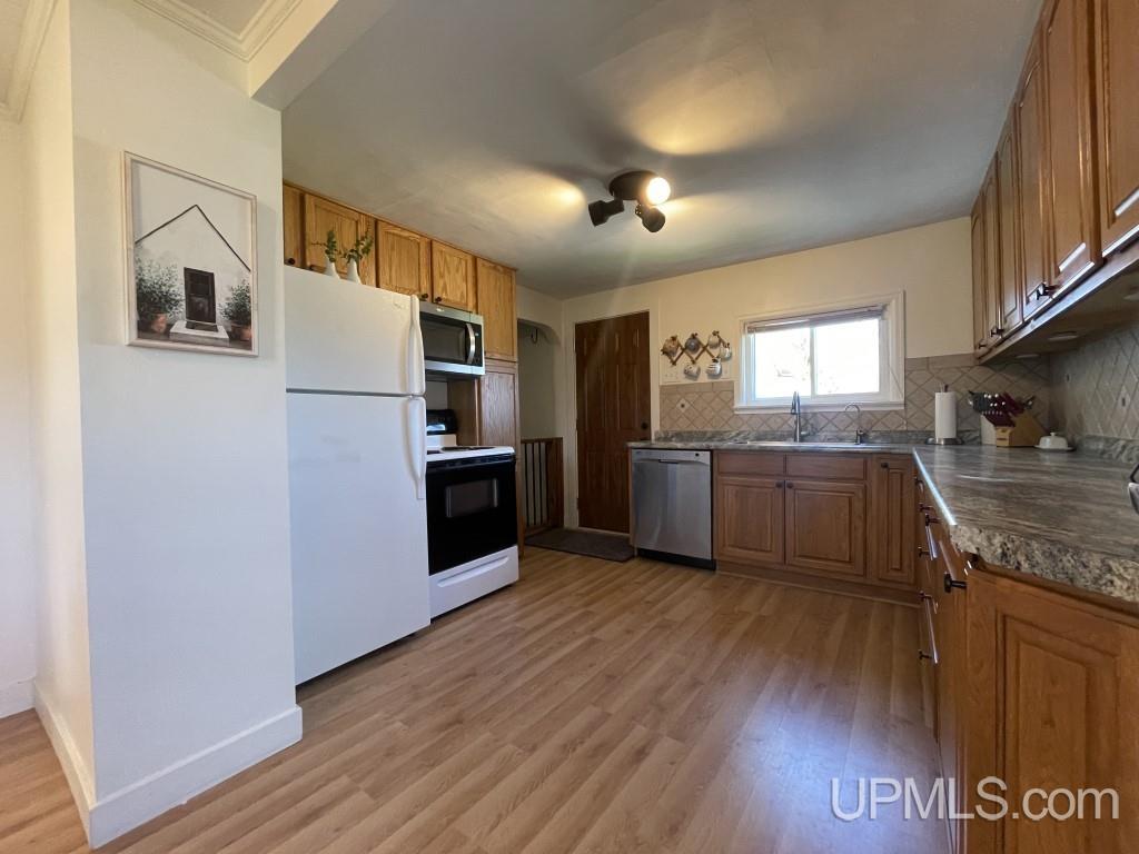 17 Meador Street L'Anse, MI 49946 - Photo 2 of 40