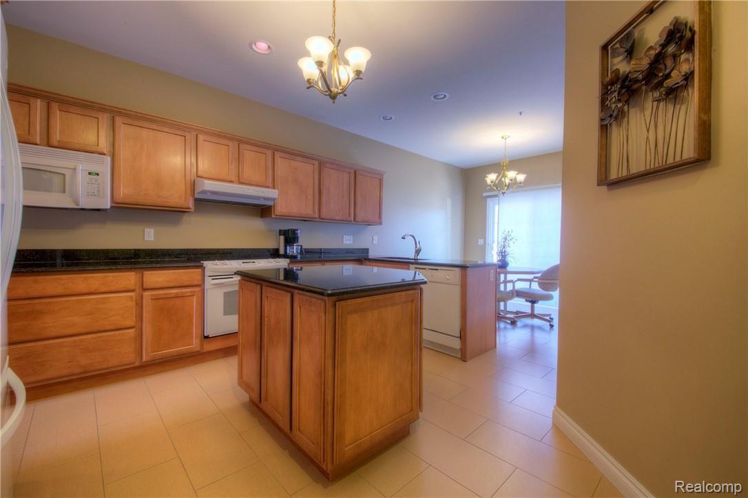 45916 South Stonewood Road Canton, MI 48187 - Photo 6 of 39 6 Kitchen.jpg