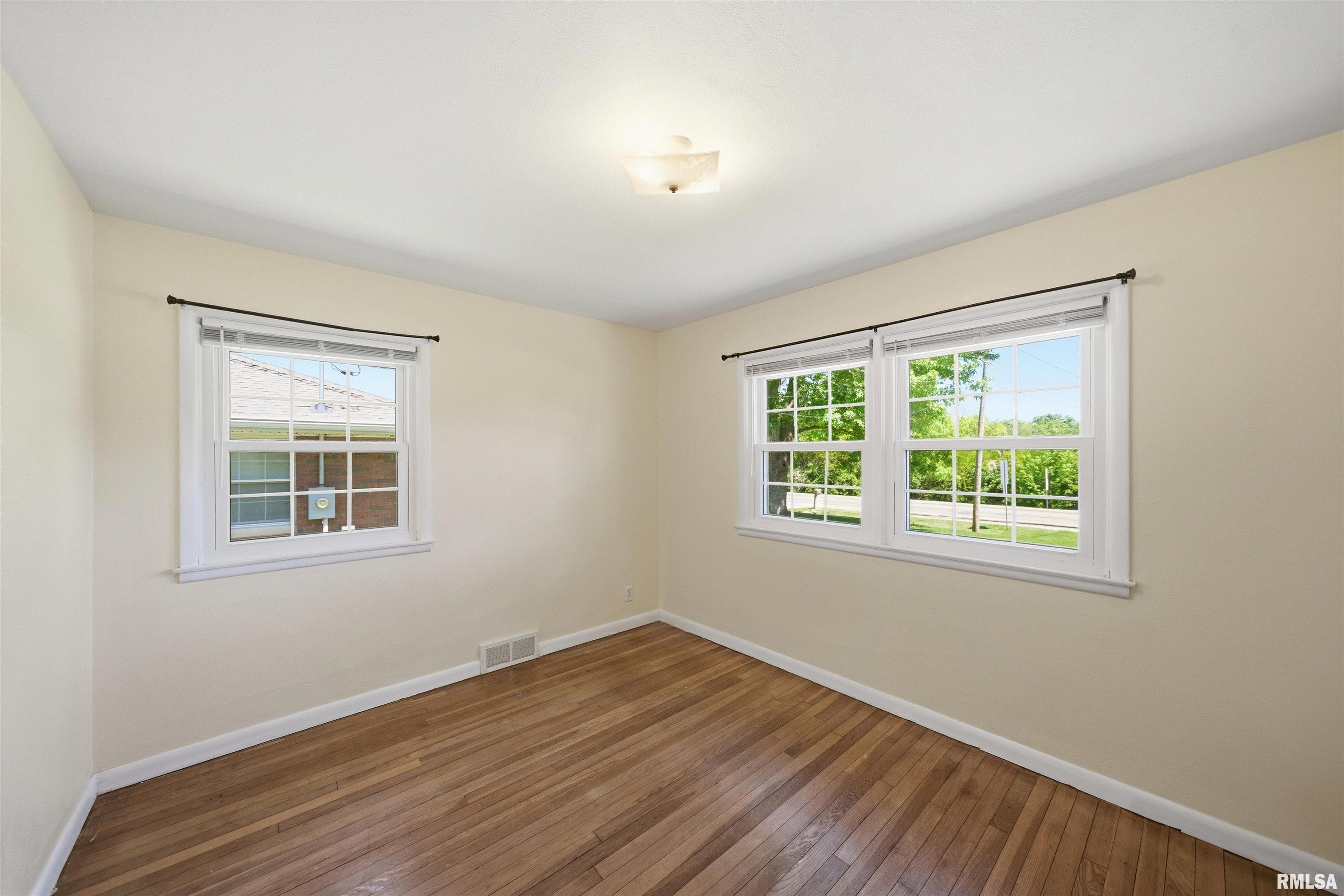 5203 North Sheridan Road Peoria, IL 61614 - Photo 12 of 31