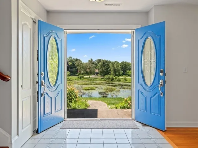 a view of a house with a yard