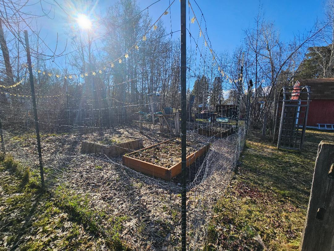 80172 Dodson Road Tygh Valley, OR 97063 - Photo 9 of 36 Ext Garden bed no snow