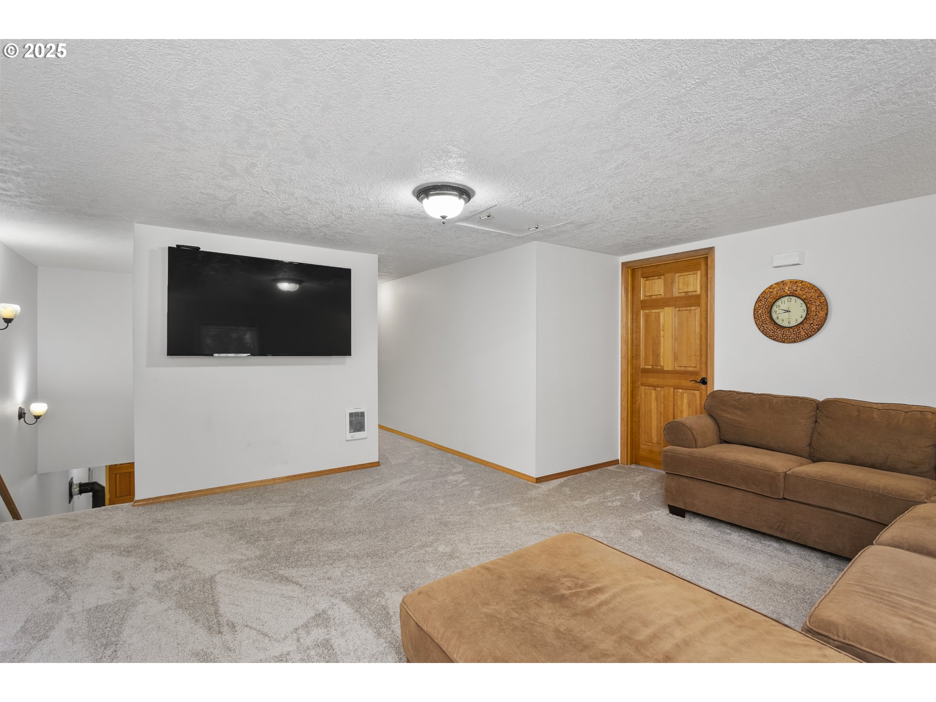 9275 Southeast Terrace View Court Amity, OR 97101 - Photo 8 of 33 Family Room