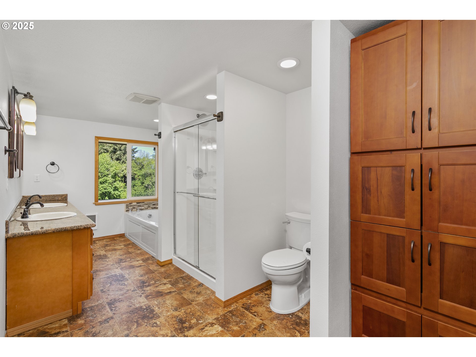 9275 Southeast Terrace View Court Amity, OR 97101 - Photo 9 of 33 Family Room