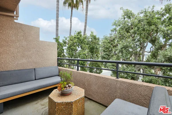 $949,000 | 1200 Pacific Coast Highway, Unit 305, Huntington Beach, CA 92648