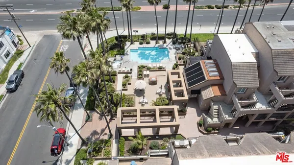 $949,000 | 1200 Pacific Coast Highway, Unit 305, Huntington Beach, CA 92648