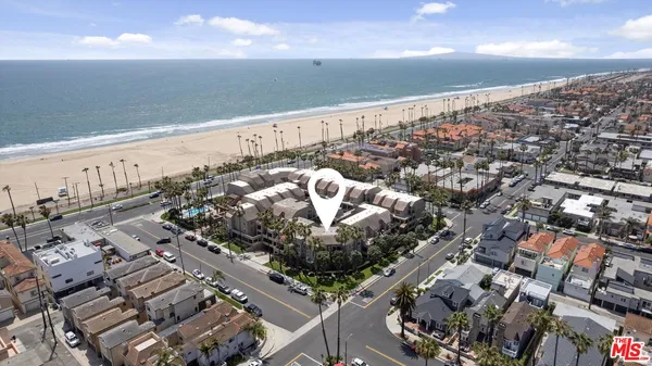 $949,000 | 1200 Pacific Coast Highway, Unit 305, Huntington Beach, CA 92648