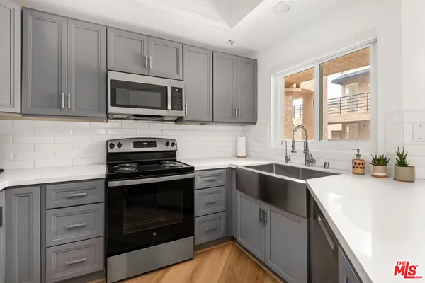 $949,000 | 1200 Pacific Coast Highway, Unit 305, Huntington Beach, CA 92648