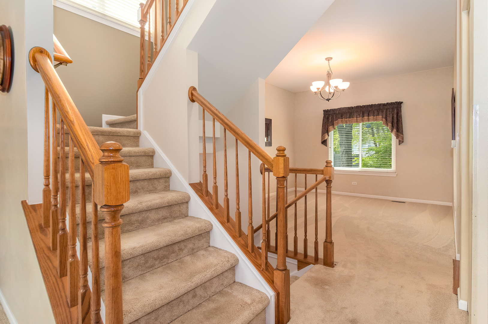 464 Raintree Drive Oswego, IL 60543 - Photo 3 of 35 Gallery Image 3