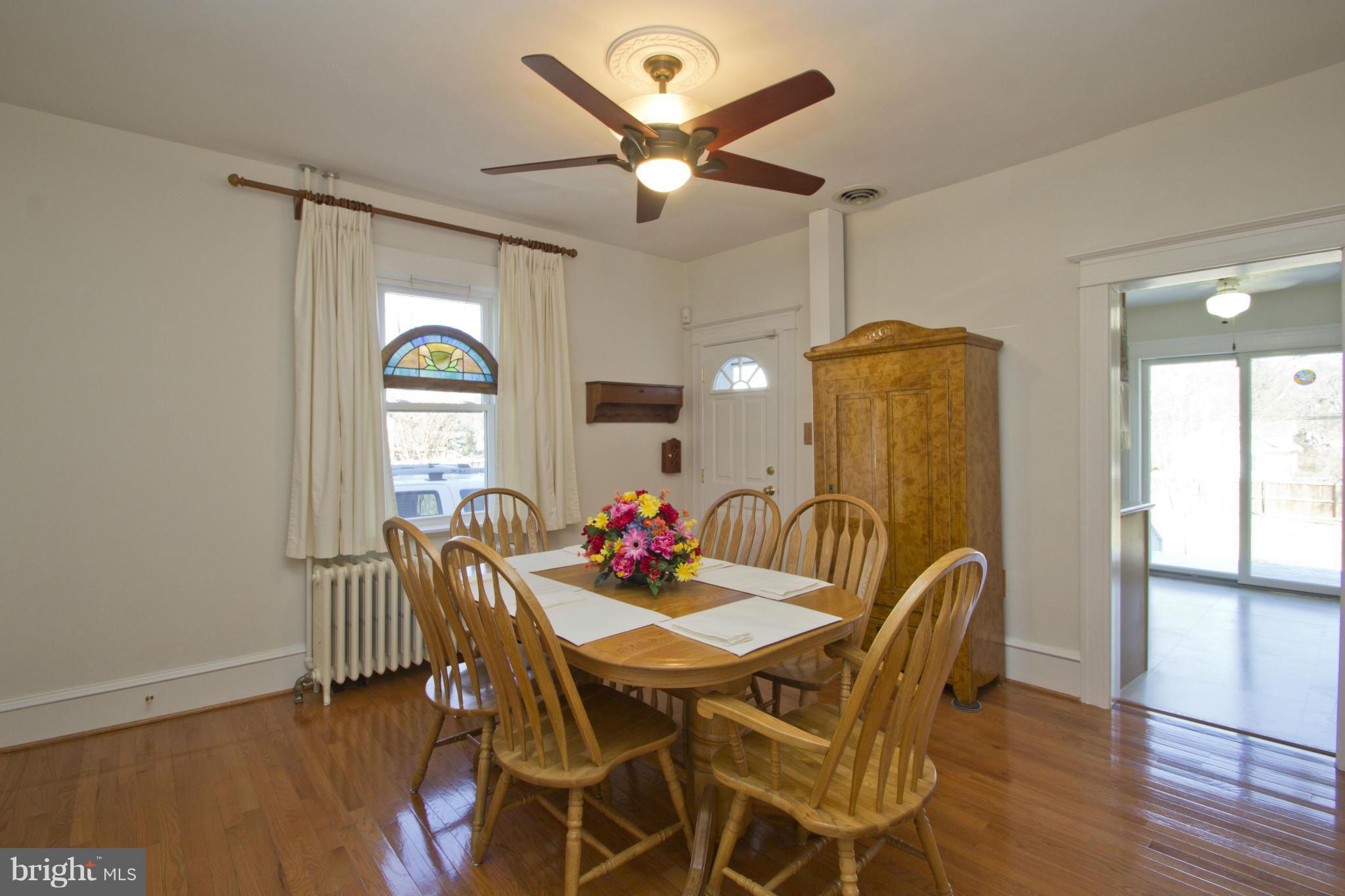 504 Hawthorne Road Linthicum Heights, MD 21090 - Photo 8 of 30 Dining Room