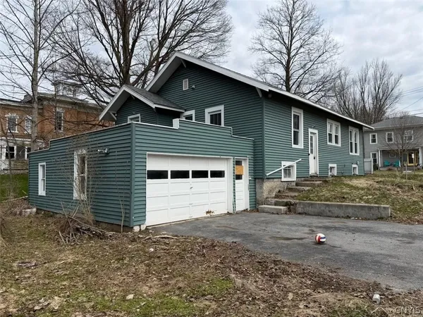 $179,900 | 15 Jefferson Street, Schroeppel, NY 13135