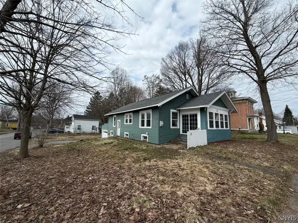 $179,900 | 15 Jefferson Street, Schroeppel, NY 13135