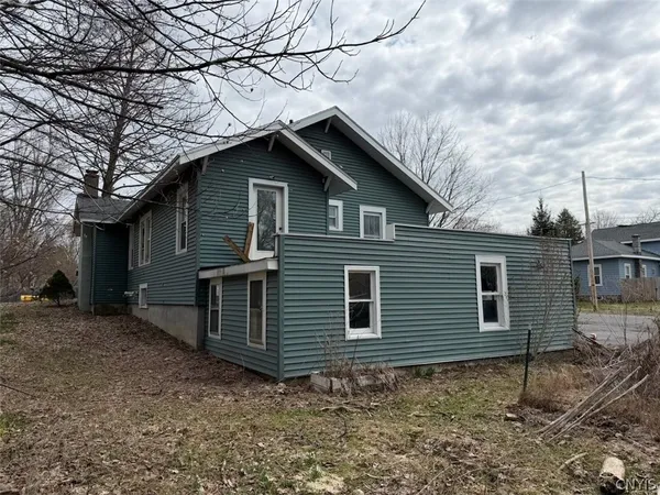 $179,900 | 15 Jefferson Street, Schroeppel, NY 13135
