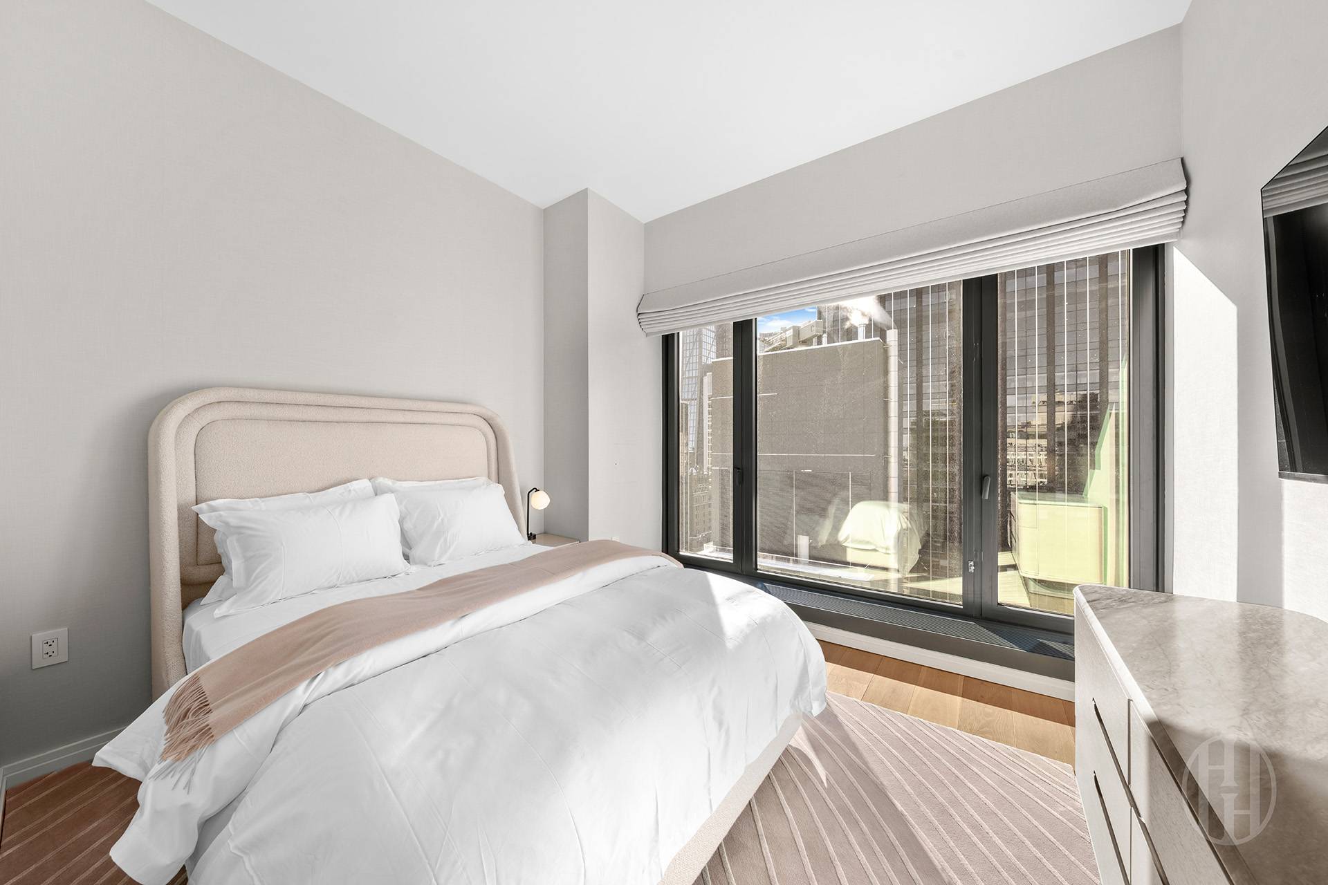 111 West 56th Street, Unit 41D Manhattan, NY 10019 - Photo 8 of 18 Gallery Image 8
