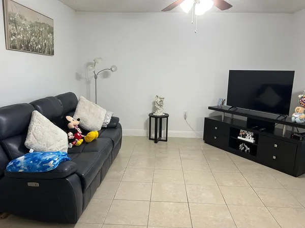 $1,690 | 7205 Glenmoor Drive, Unit 7205, West Palm Beach, FL 33409