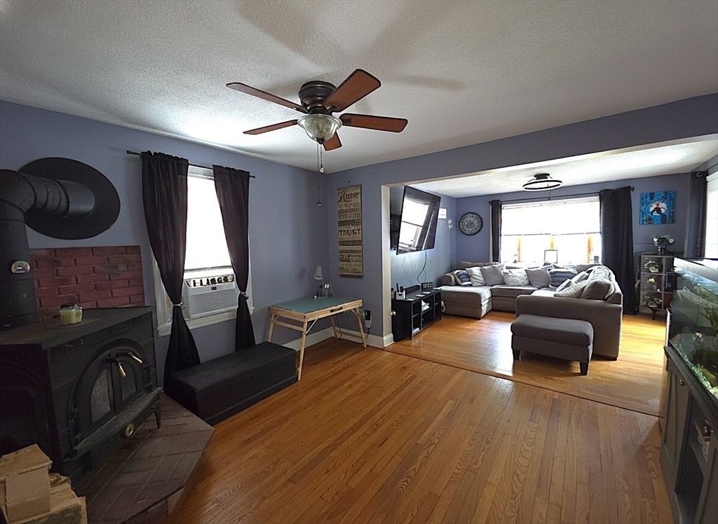 216 Plumtree Road Springfield, MA 01118 - Photo 10 of 22