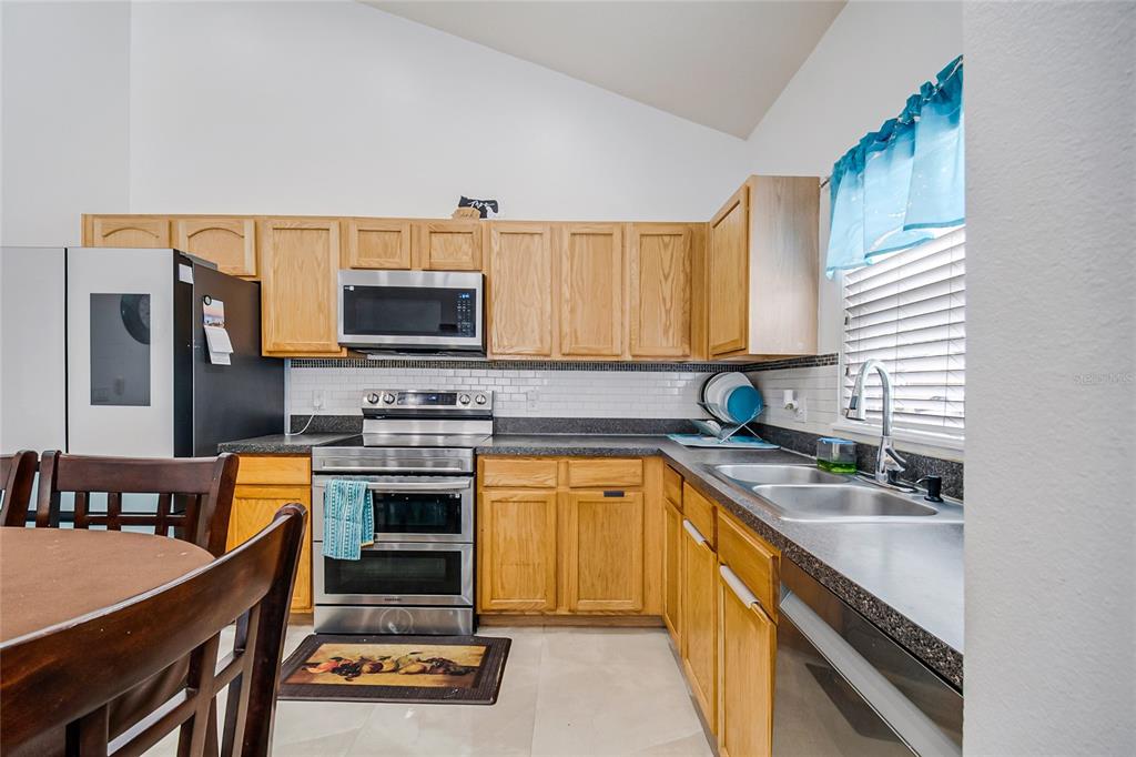 1228 Sandy Ridge Drive Davenport, FL 33896 - Photo 13 of 40