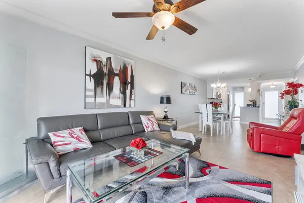 $434,500 | 105 Northeast 19th Avenue, Unit 164, Deerfield Beach, FL 33441
