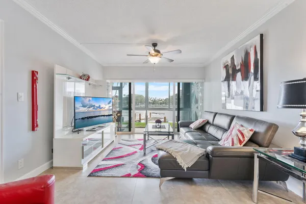 $434,500 | 105 Northeast 19th Avenue, Unit 164, Deerfield Beach, FL 33441