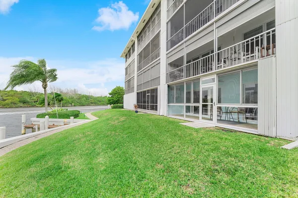 $434,500 | 105 Northeast 19th Avenue, Unit 164, Deerfield Beach, FL 33441