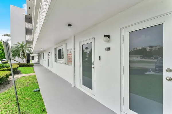 $434,500 | 105 Northeast 19th Avenue, Unit 164, Deerfield Beach, FL 33441