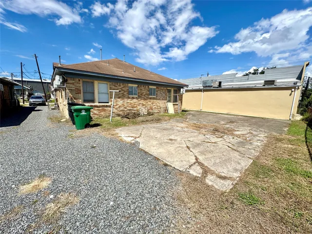 a house with swimming pool in front of it