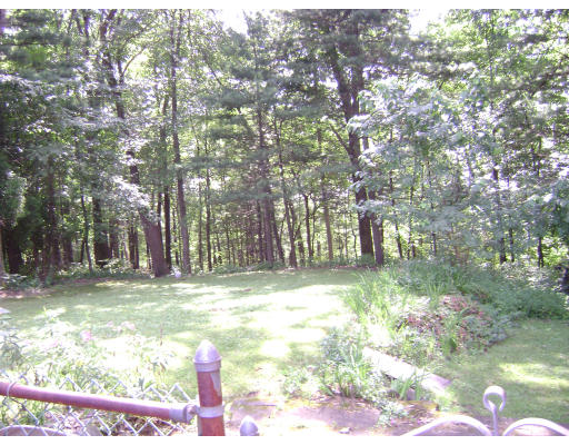 906 Bradley Road Springfield, MA 01109 - Photo 4 of 16