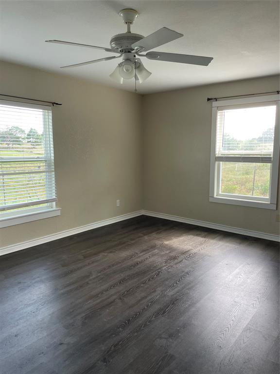 300 R T Lane Weatherford, TX 76085 - Photo 9 of 25 Gallery Image 9
