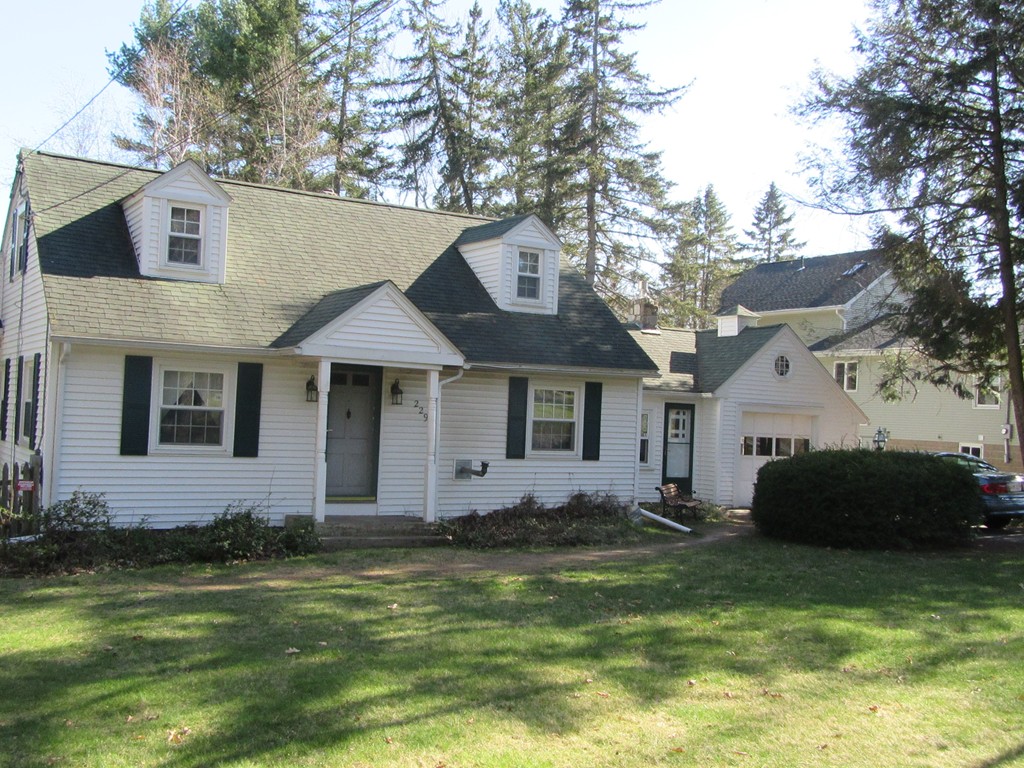 229 Hampden Road East Longmeadow, MA 01028 - Photo 3 of 30 Gallery Image 3