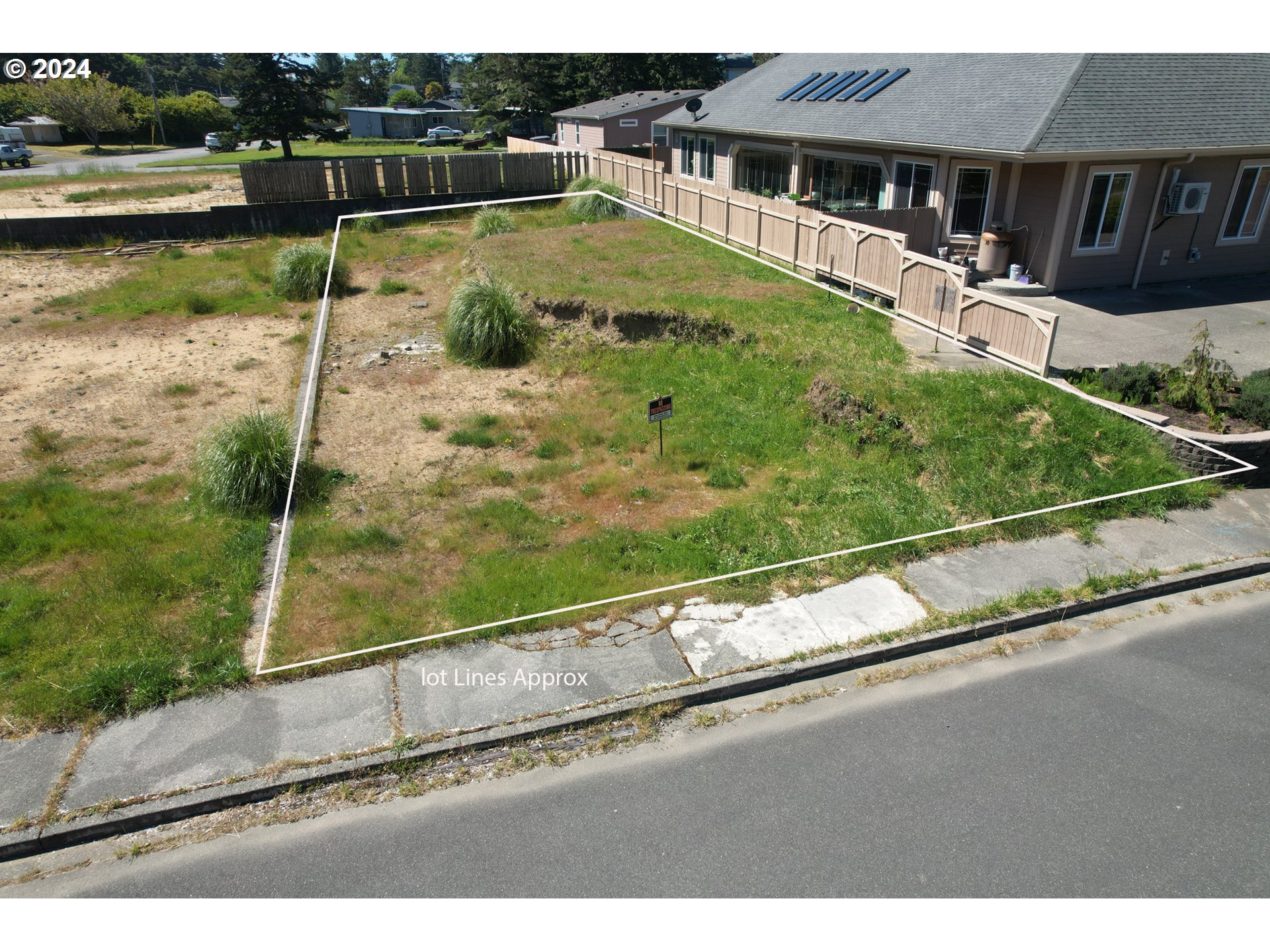 755 Edwards Coos Bay, OR 97420 - Photo 12 of 23