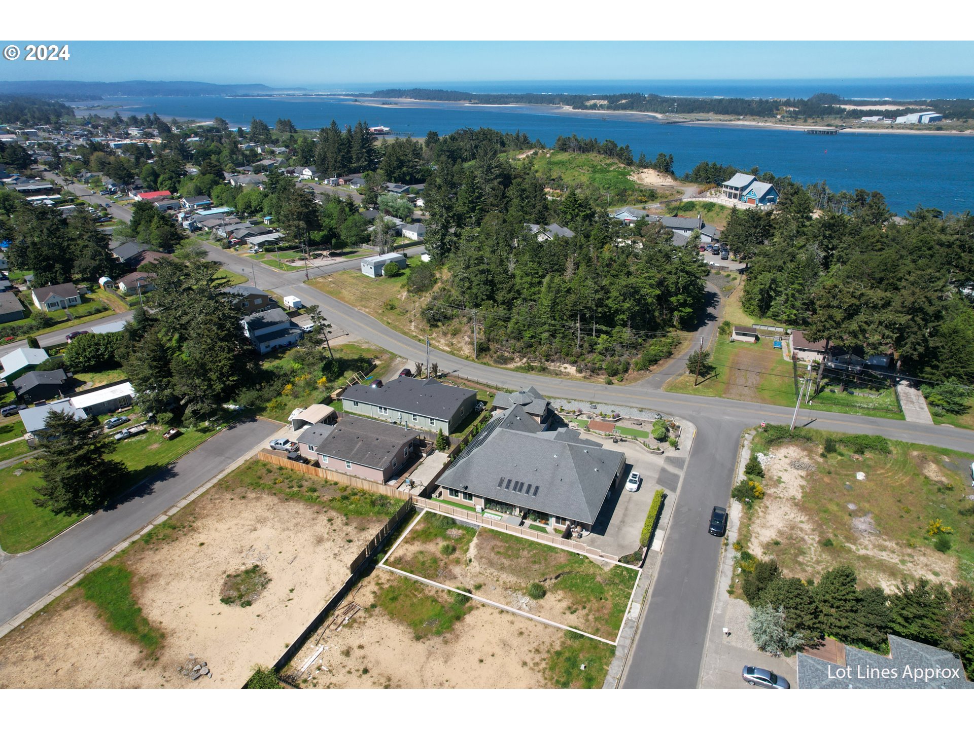 755 Edwards Coos Bay, OR 97420 - Photo 15 of 23