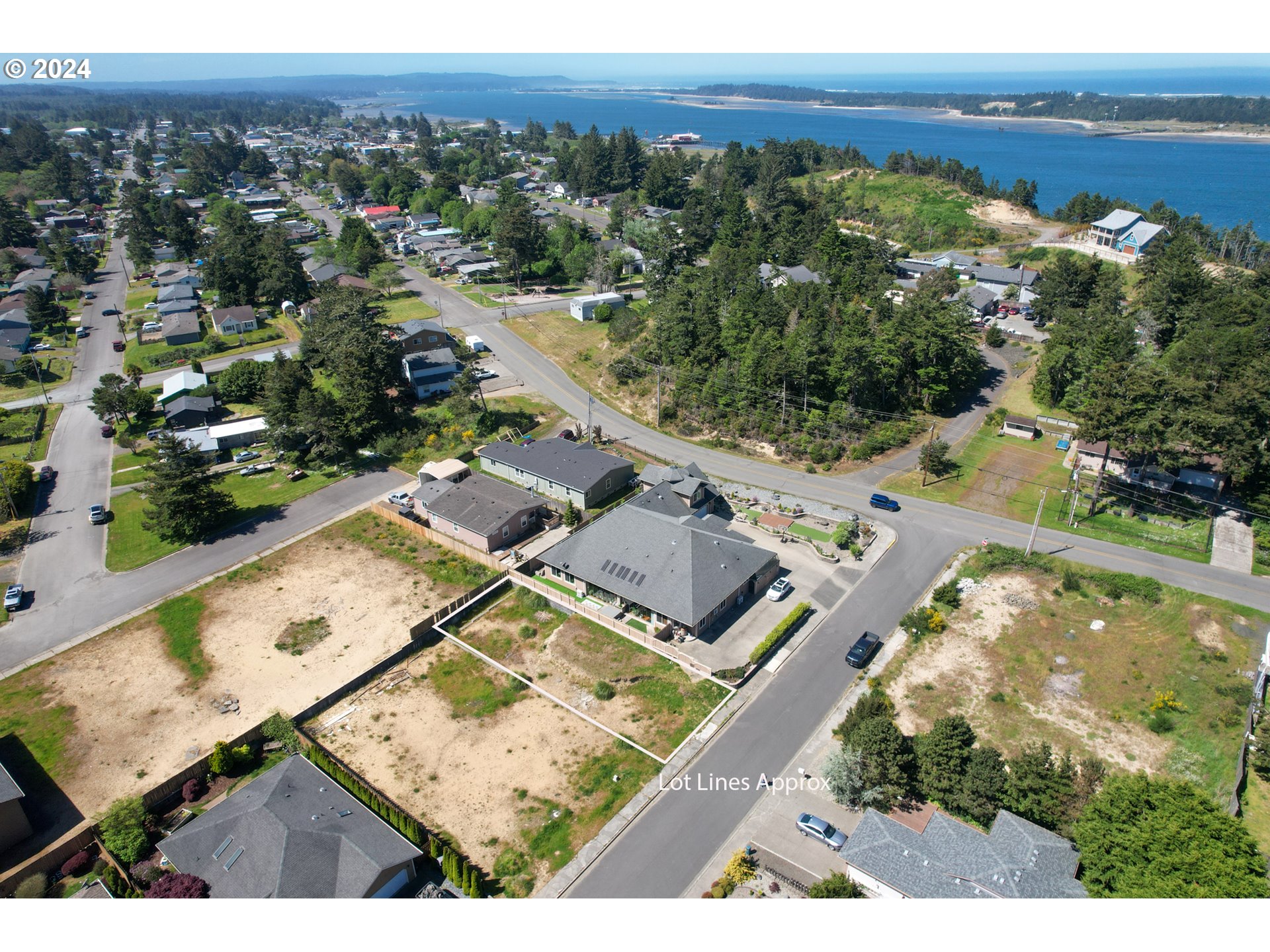 755 Edwards Coos Bay, OR 97420 - Photo 17 of 23