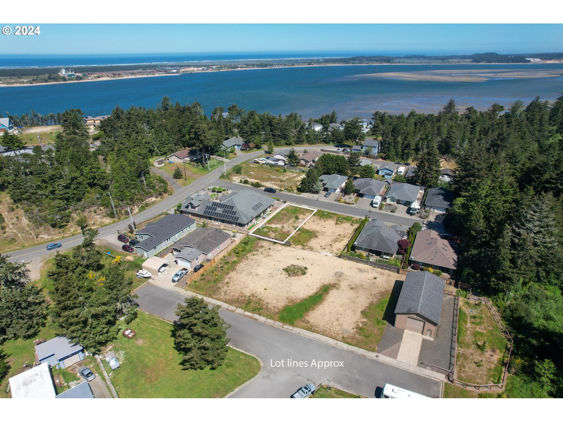 755 Edwards Coos Bay, OR 97420 - Photo 19 of 23