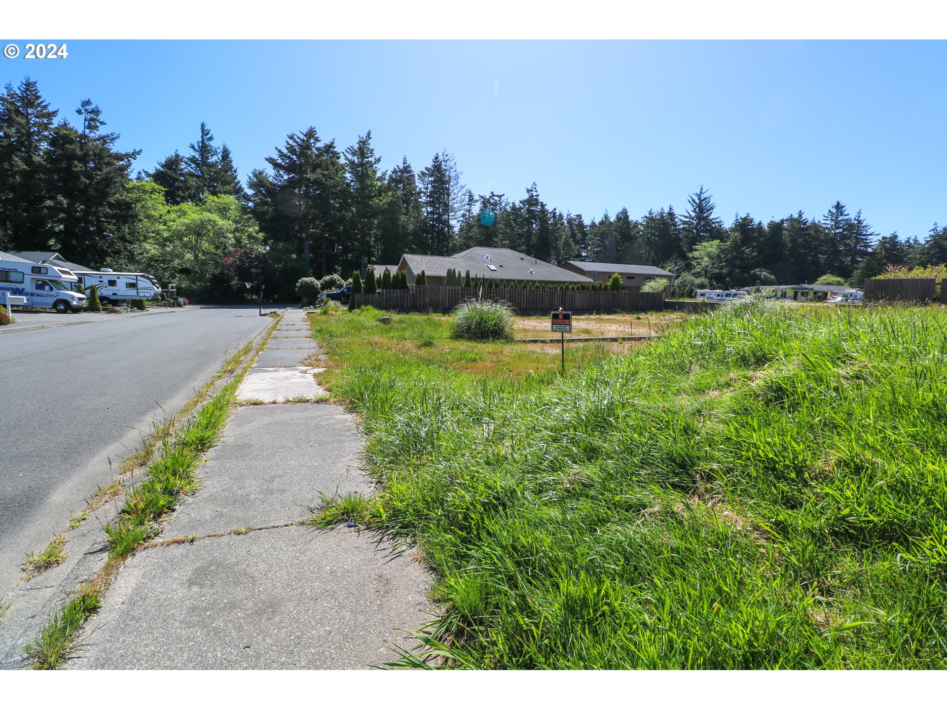 755 Edwards Coos Bay, OR 97420 - Photo 2 of 23