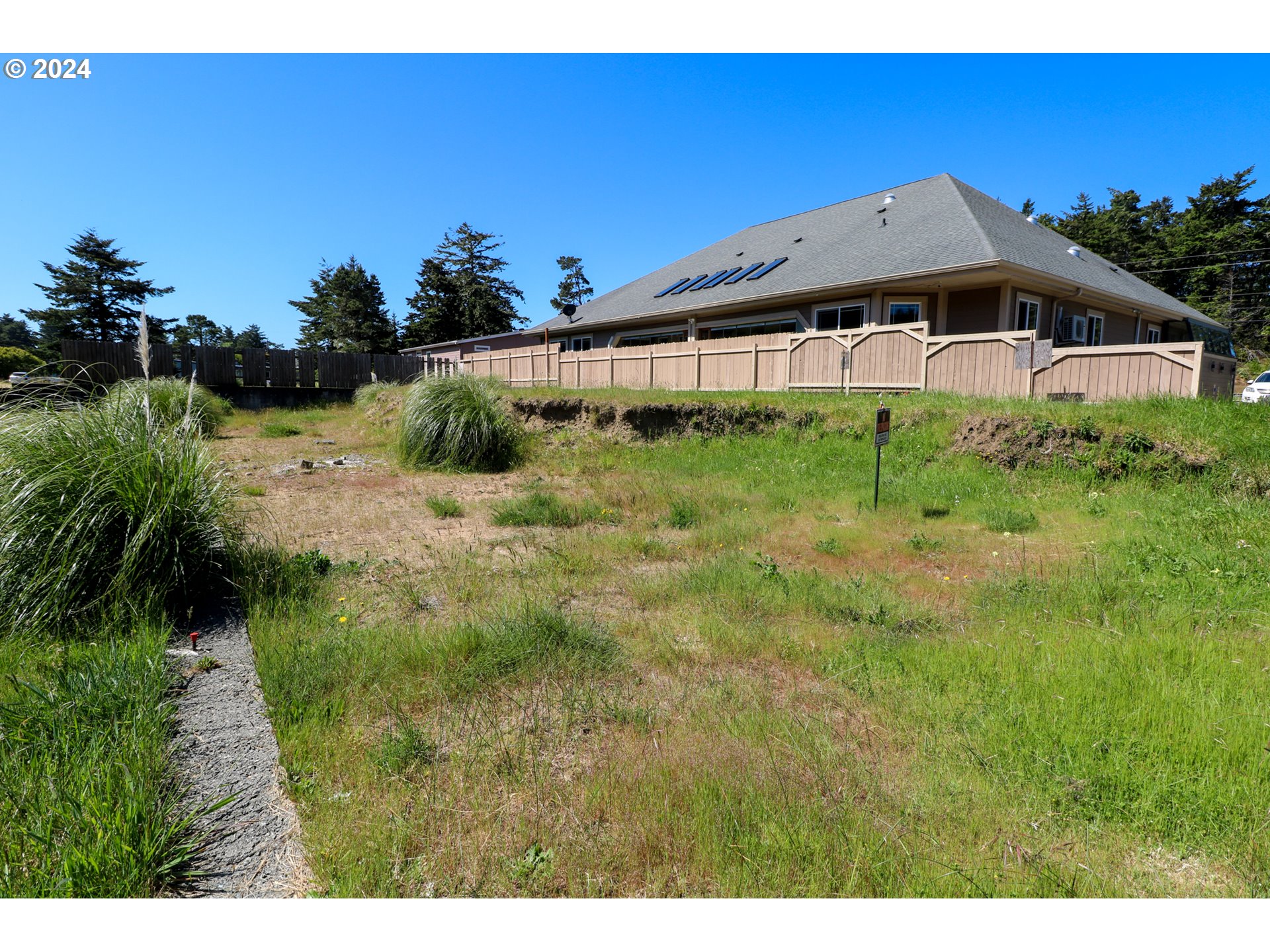 755 Edwards Coos Bay, OR 97420 - Photo 7 of 23