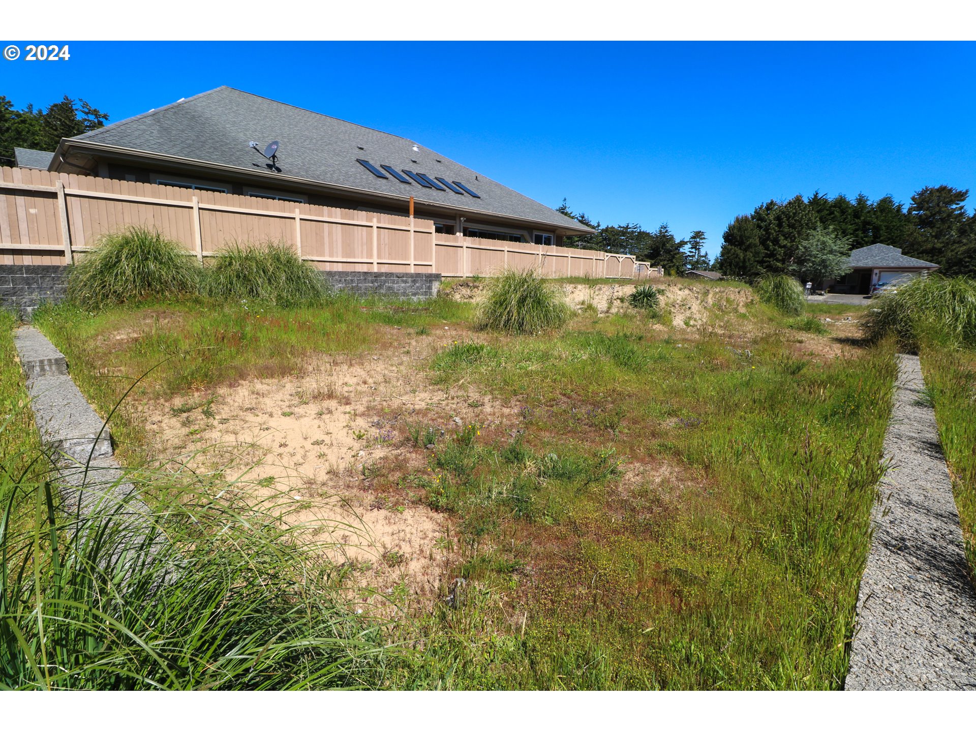 755 Edwards Coos Bay, OR 97420 - Photo 8 of 23