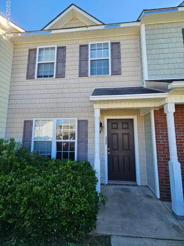 $1,250 | 502 Streamwood Drive, Jacksonville, NC 28546